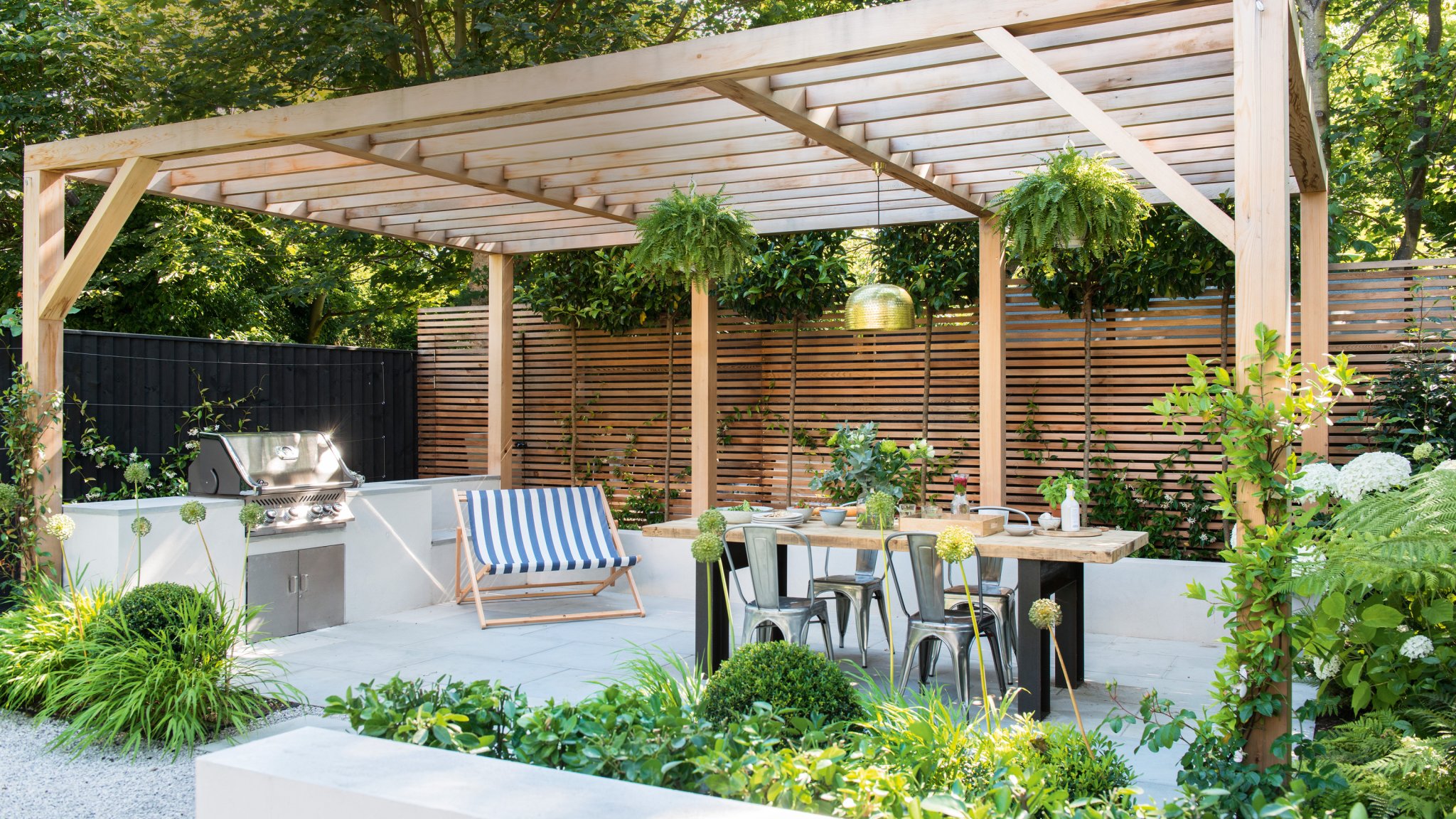 Can I build a pergola next to my neighbour's fence? The rules you need to follow to avoid any fallouts