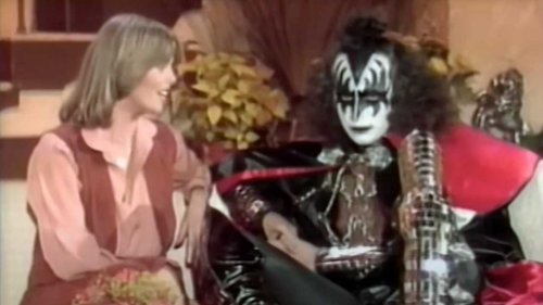 Kiss fans are going nuts over this flirtatious Gene Simmons TV interview from 1978