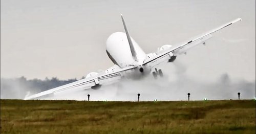 Beinahe-Crash: Boeing 737 berührt mit Flügel die Landebahn