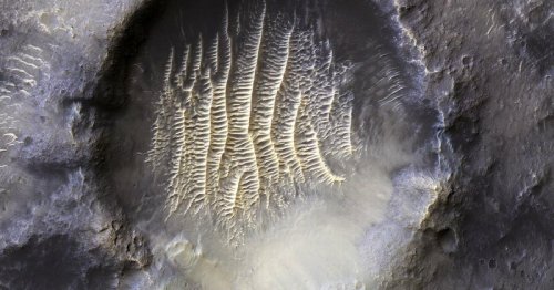 Satellitenbilder zeigen ungewöhnlichen Krater am Mars