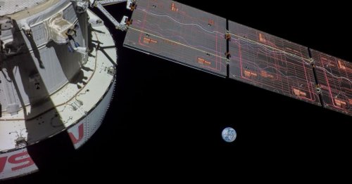 Orion-Raumschiff ist in Umlaufbahn des Mondes eingeschwenkt