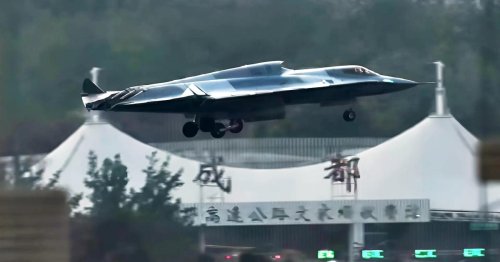 Chinas Stealth-Fighter J-36 und J-50 zeigen sich, unbekannter Flieger taucht auf