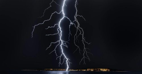 Neuartige Drohne fängt Blitze ein und leitet Energie zum Boden
