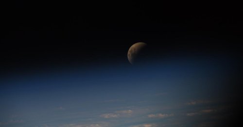 ISS-Astronautin fotografiert Mondfinsternis aus dem All