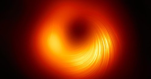 Das erste jemals fotografierte Schwarze Loch dreht sich