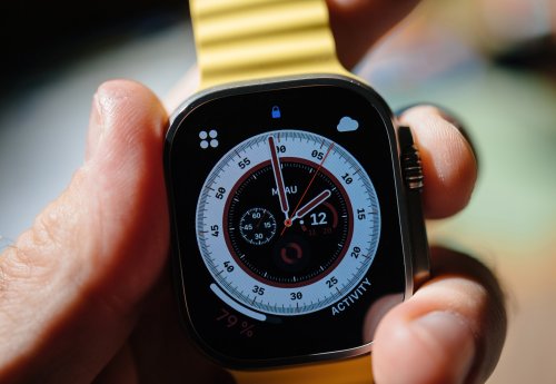 Skurrile Apple Watch: Nutzer testet Haltbarkeit mit Hammer – was dann kaputt geht, ist nicht die Uhr (Video)