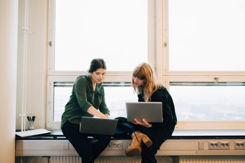 Laptop: Darum solltest du deinen Rechner besser nicht auf dem Schoß verwenden