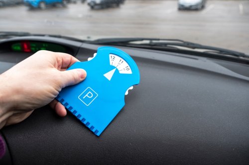 Parkscheibe: Wer sie so einstellt, zahlt 40 Euro Strafe