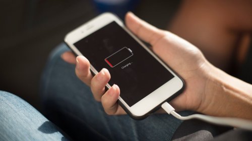 Handy-Akku laden: iOS 16 macht eines bald einfacher
