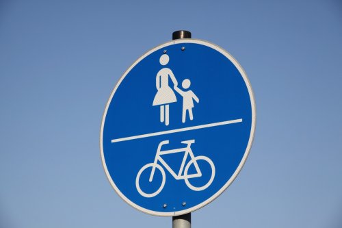 Fußgänger: Wer dieses Verkehrsschild übersieht, zahlt 350 Euro Strafe
