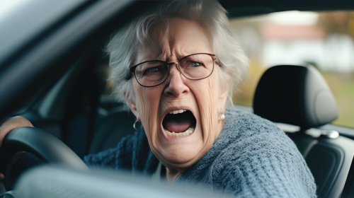 Sollten ältere Menschen noch Auto fahren? Experte fällt eindeutiges Urteil