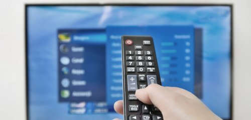 Polizei warnt vor Gefahren beim Smart-TV: Achte auf 3 Dinge