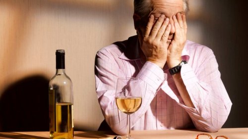 Mit nur 2 Fragen kannst du Alkoholiker erkennen