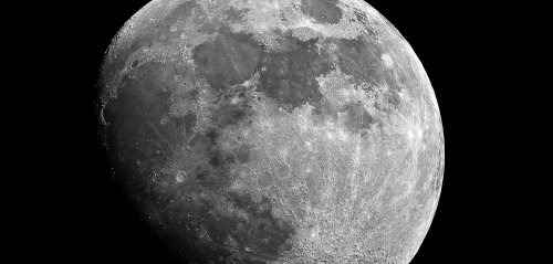 Mond: Foto zeigt seltsames längliches Objekt – es umkreist ihn mit hoher Geschwindigkeit