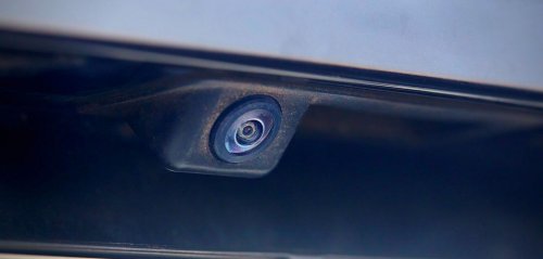 Kabellose Rückfahrkamera für unter 70 Euro – sie lädt sogar, wenn dein Auto steht