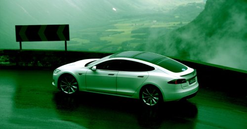 Tesla Owner Breaks Record, Drives Car 900,000 Kilometers