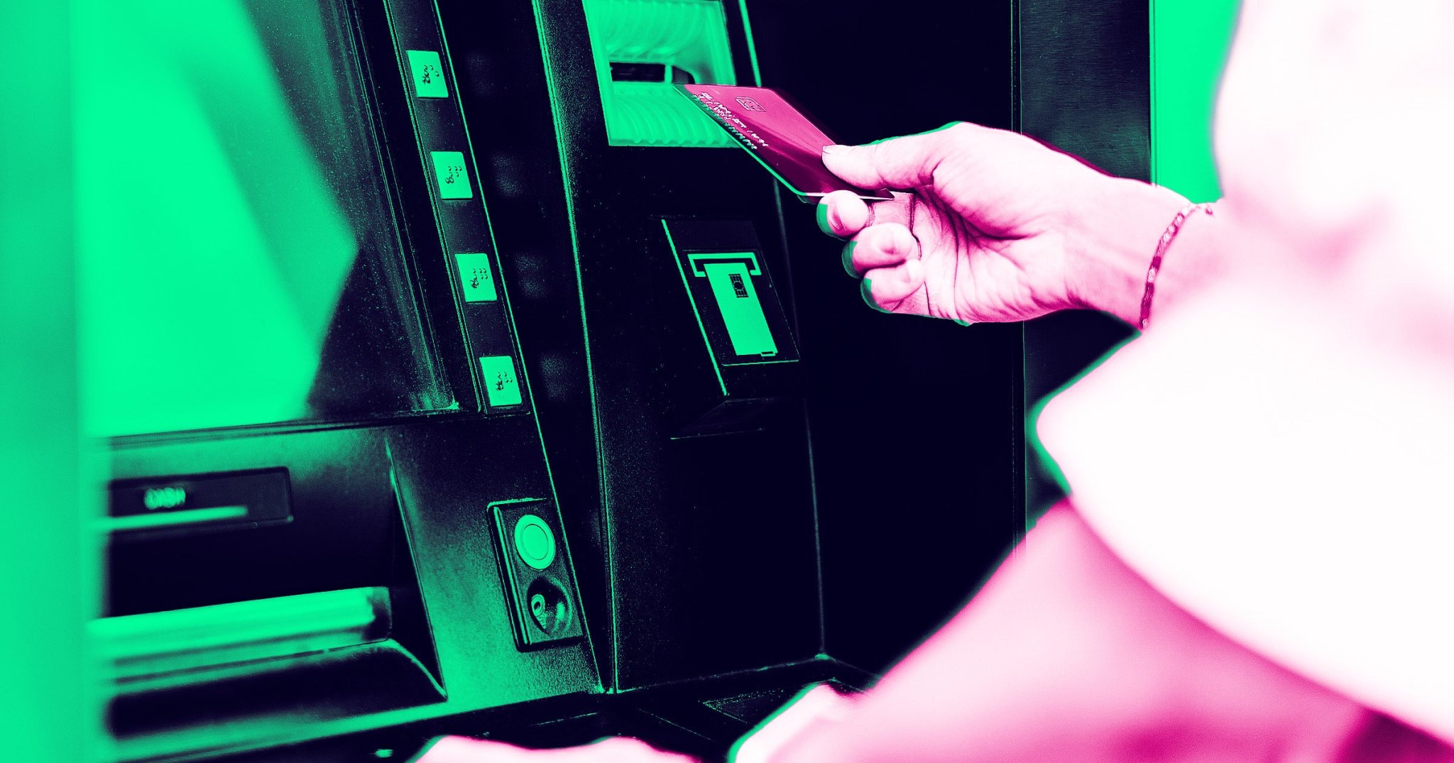 Heroic Gas Station Clerk Realizes Elderly Women Are Being Scammed at the Bitcoin ATM, Unplugs It to Save Them