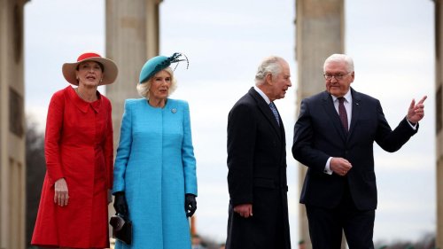 König Charles + Königin Camilla: Premiere! Militärische Ehren vor dem Brandenburger Tor