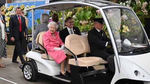 Queen Elizabeth: Stylischer Auftritt im Luxus-Golf-Cart