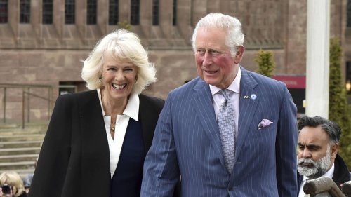 Prinz Charles + Herzogin Camilla treten Kanadareise an: Wagen sie einen Besuch bei Harry?