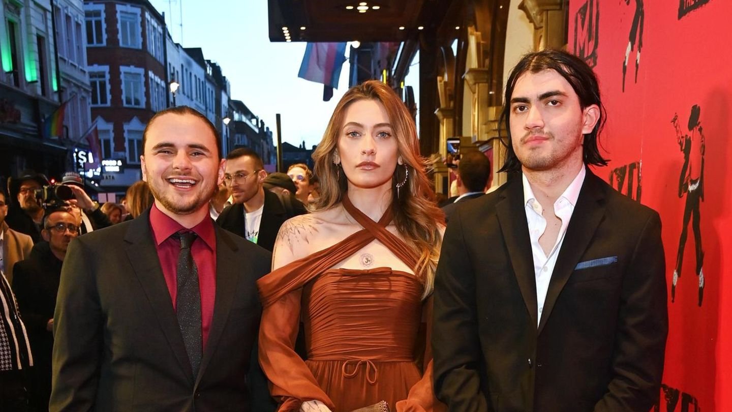 Sohn Prince zeigt seine Freundin Molly