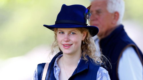 Lady Louise Windsor: Mit Federschmuck bei der Pferde-Show