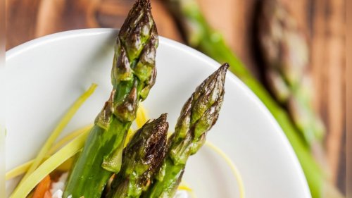 Grüner Spargel in Frischkäse-Lachs-Hülle