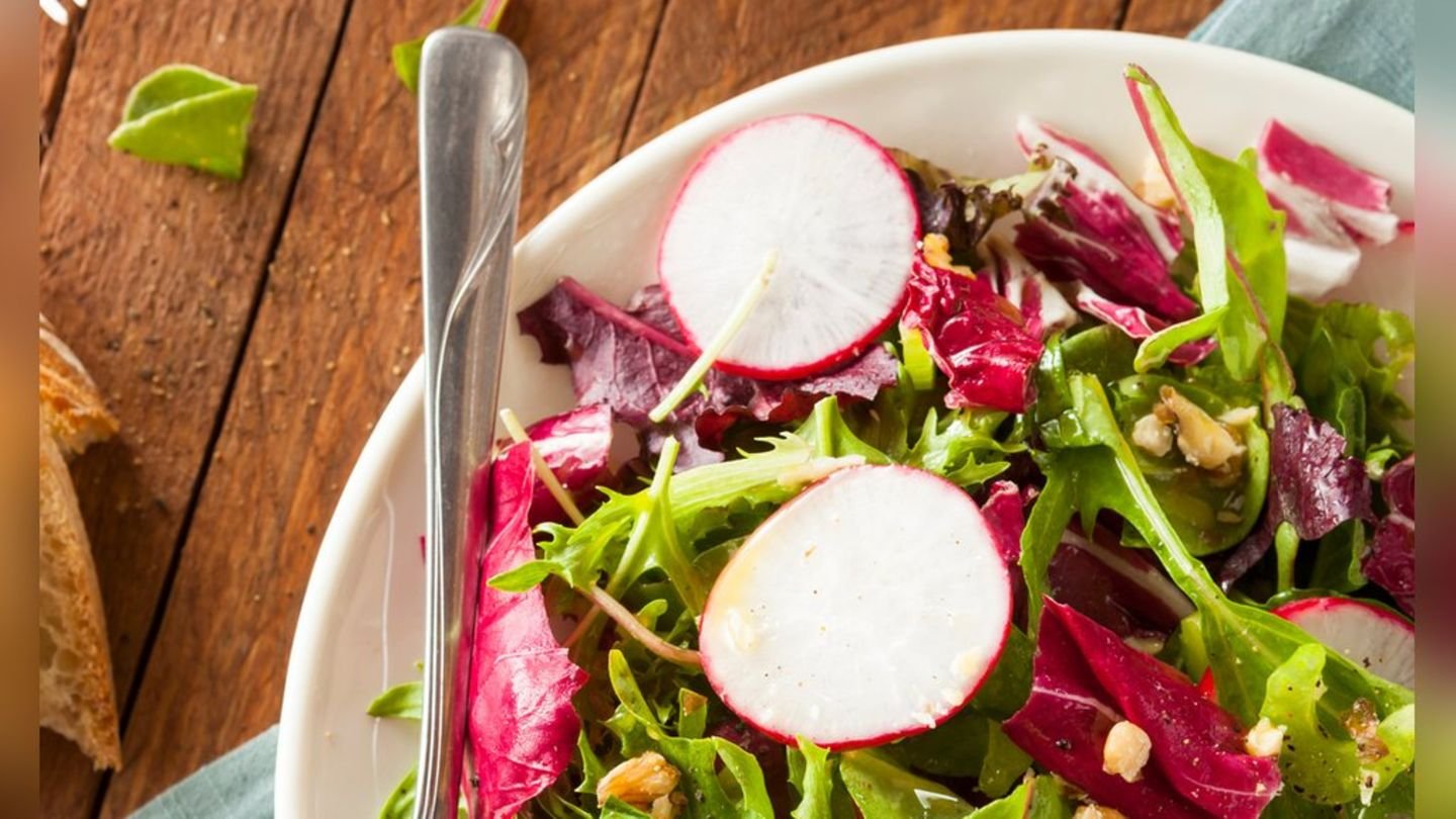 Frischer Radieschensalat mit Kresse