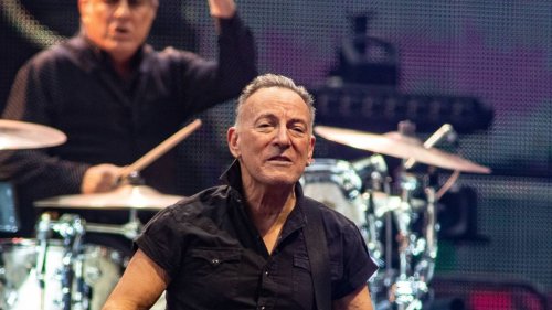 Bruce Springsteen stürzt auf der Bühne