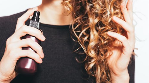 Frizz adé: 5 einfache und schnelle Tipps gegen krause Haare