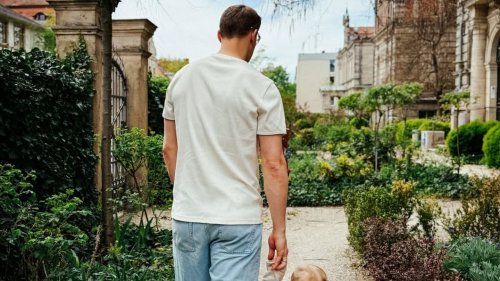 Süßer Schnappschuss! Hier geht er mit Klein-Luca auf Osterhasen-Suche