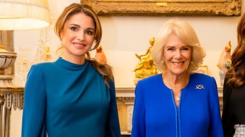 Körpersprache analysiert: So zeigt Neu-Königin Camilla neben Königin Rania ihre Anspannung