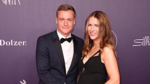 Felix Kroos wird wieder Vater: Ehefrau Lisa überrascht mit Babybauch auf dem Red Carpet
