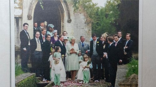 3 Details fallen auf: Seltenes Privatfoto von Charles und Camilla auf Familienfeier