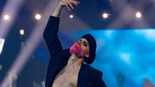 Pinkes Model umgestylt und aussortiert