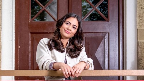 Yeliz Simsek sucht am Fürstenhof ihr Glück