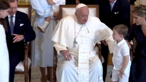 Hier muss der Mini-Royal vom Papst ermahnt werden
