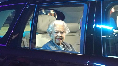 Kaum einer hat es bemerkt: Bei Jubiläumsfest bricht Queen Elizabeth ihre eigene Regel