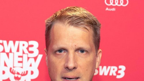 Comedian wird von der Polizei abgeführt
