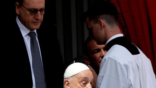 Wie wird das Kirchenoberhaupt bestattet?