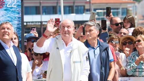 Altkönig Juan Carlos: Fans bejubeln ihn bei Ankunft in Sanxenxo