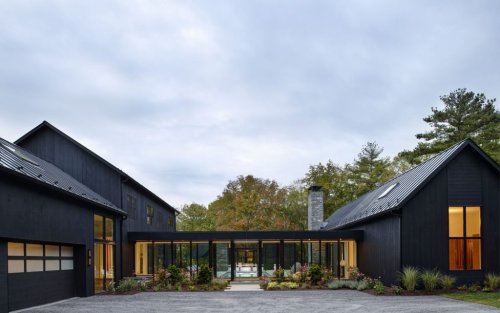 Fawn Galli’s Bold Interiors Create an Unexpected Upstate Backdrop for a Couple’s Lively Art Collection