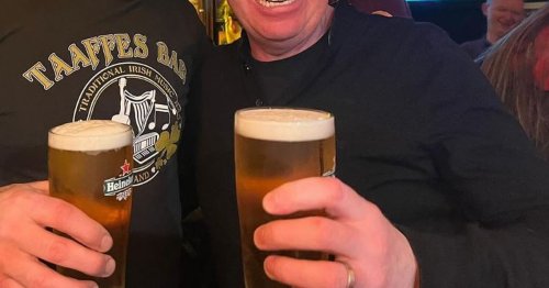 'Legendary' singer spotted in Irish pub as photo shows star enjoying pint with delighted staff