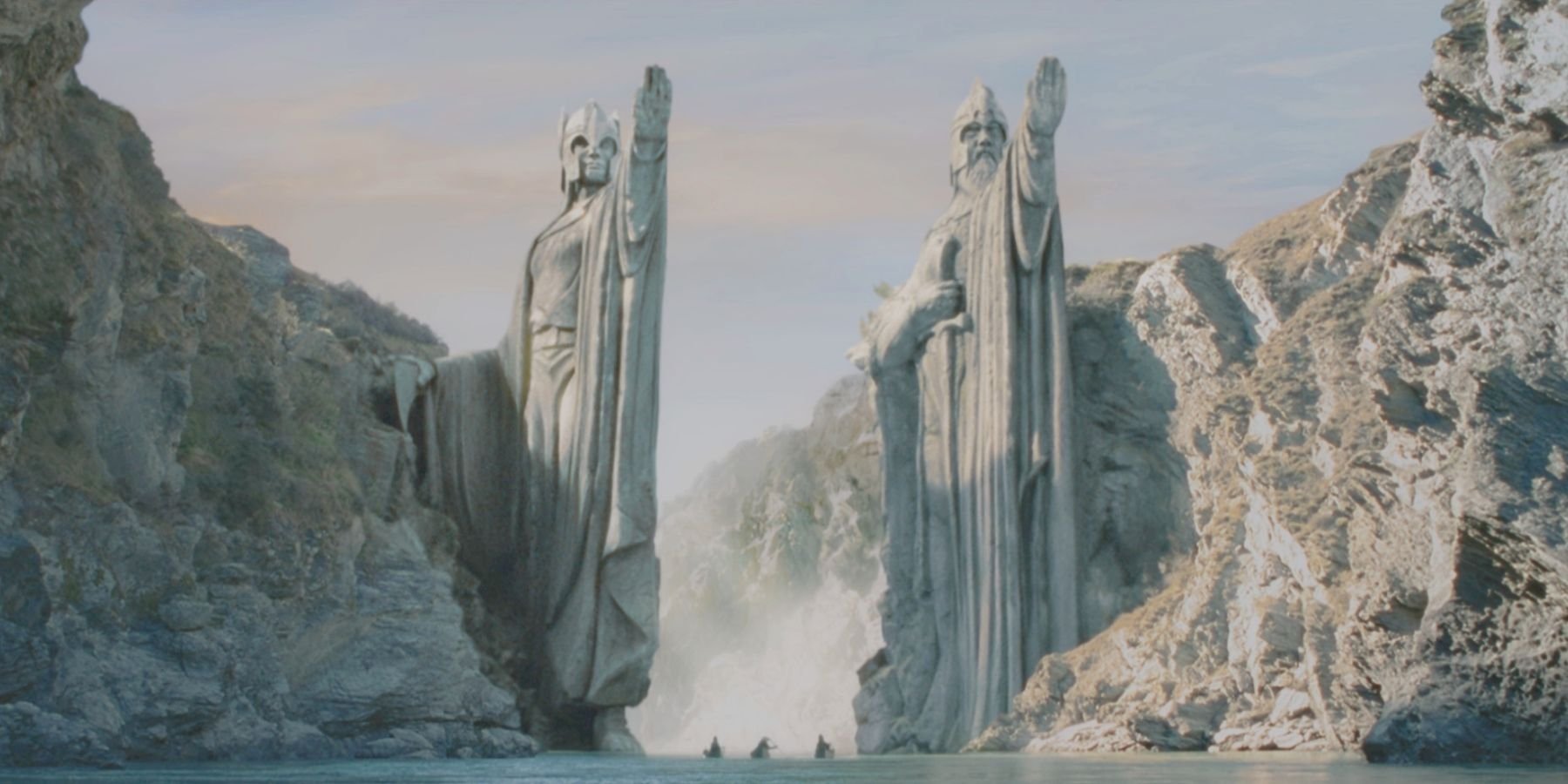 LOTR: What Are The Argonath And Why Are They Significant?