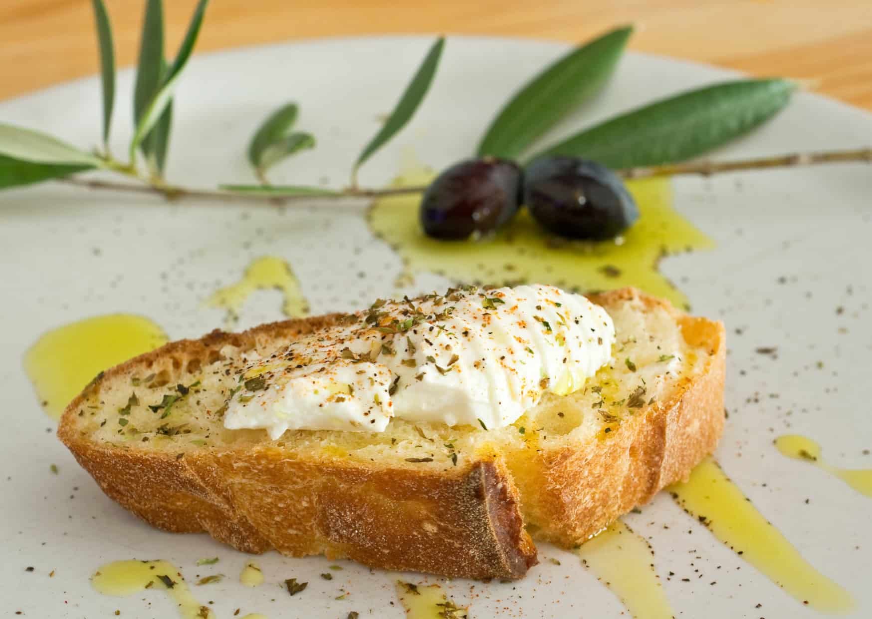 The 3-Minute Mediterranean Breakfast Everyone Is Suddenly Talking About