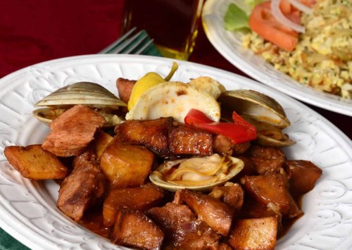 Most Popular Portuguese Foods: How To Make Carne De Porco Alentejana (Recipe Guide)