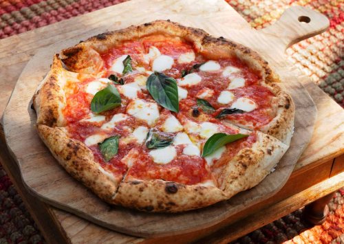 How To Make Margherita Pizza (Recipe Guide)