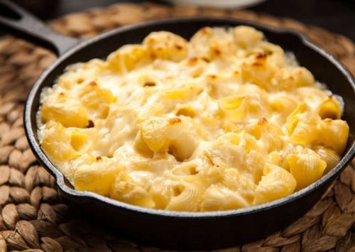 How To Make Homemade Mac And Cheese (Recipe Guide)