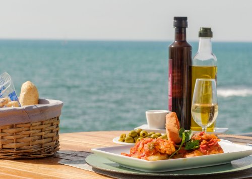 Why Mediterranean People Eat So Healthy & Which Foods They Rarely Eat