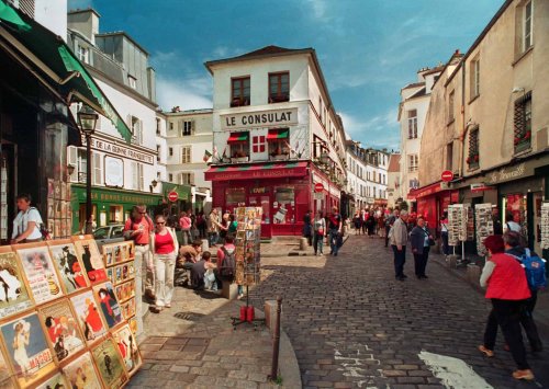 Why Mediterranean Streets Create Happier People (According To Science)
